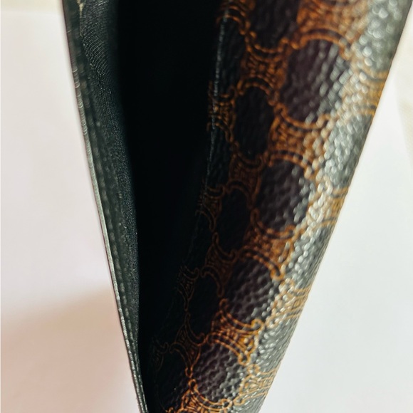 Celine Wallet in EUC Vintage - Picture 9 of 11